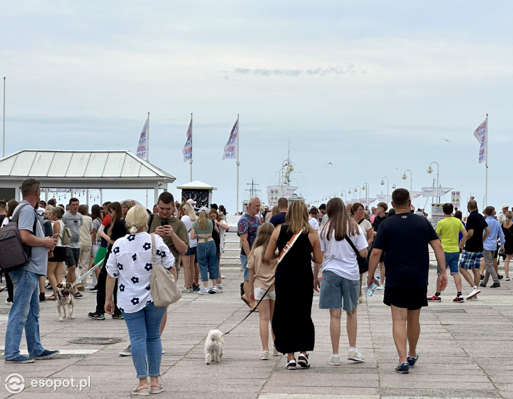 Pochmurnie, ale tłumnie! Tak wyglądał ostatni weekend lipca w Sopocie