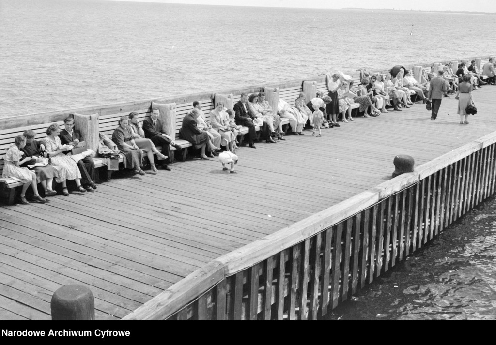 Wyjątkowe migawki z Sopotu. Zobacz kurort na zdjęciach z lat 40 i 50 [FOTO]