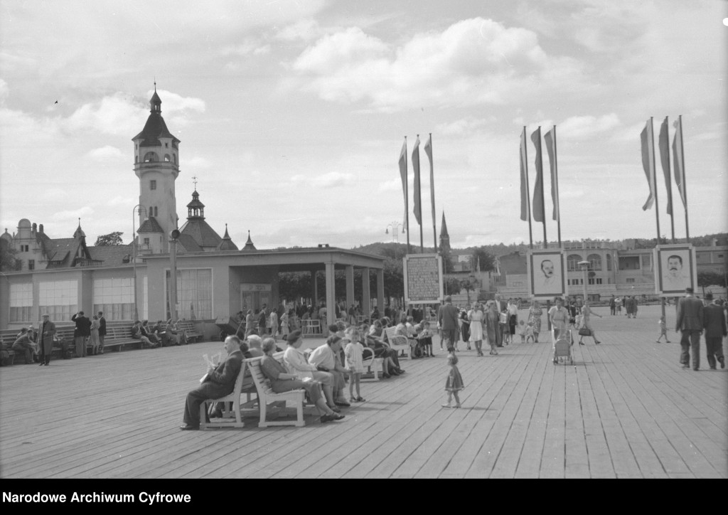 Wyjątkowe migawki z Sopotu. Zobacz kurort na zdjęciach z lat 40 i 50 [FOTO]