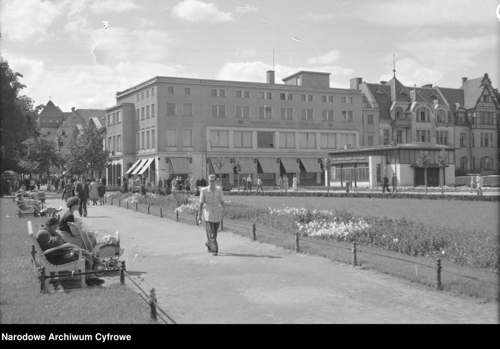 Wyjątkowe migawki z Sopotu. Zobacz kurort na zdjęciach z lat 40 i 50 [FOTO]