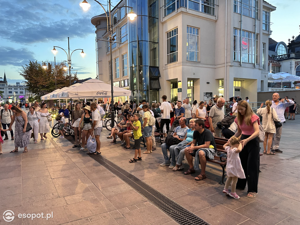 Zobacz jak po zmroku bawi się Sopot! Rozświetlony kurort na zdjęciach [FOTO]