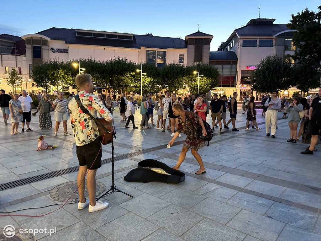 Zobacz jak po zmroku bawi się Sopot! Rozświetlony kurort na zdjęciach [FOTO]