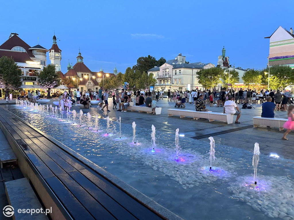 Zobacz jak po zmroku bawi się Sopot! Rozświetlony kurort na zdjęciach [FOTO]