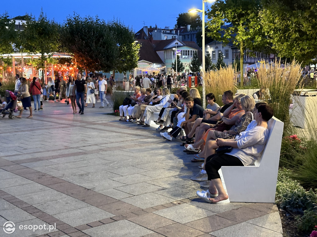 Zobacz jak po zmroku bawi się Sopot! Rozświetlony kurort na zdjęciach [FOTO]