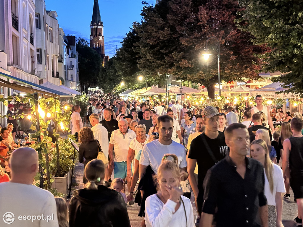 Zobacz jak po zmroku bawi się Sopot! Rozświetlony kurort na zdjęciach [FOTO]