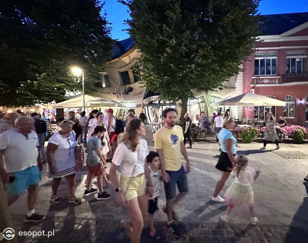 Zobacz jak po zmroku bawi się Sopot! Rozświetlony kurort na zdjęciach [FOTO]