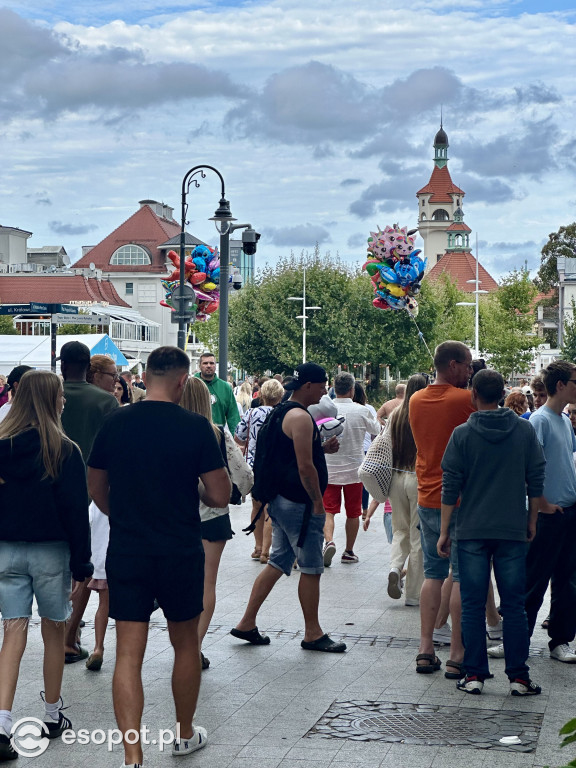 Czasem słonecznie, czasem pochmurnie! Sopockie tłumy w ostatnie dni wakacji