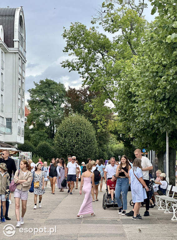 Czasem słonecznie, czasem pochmurnie! Sopockie tłumy w ostatnie dni wakacji