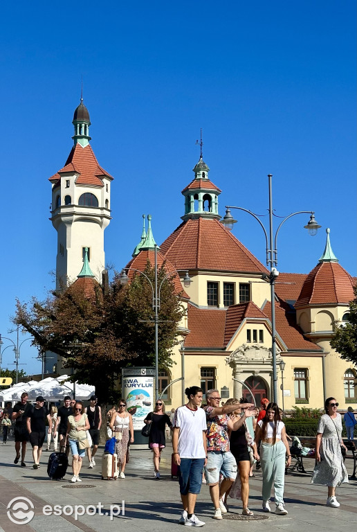 Piękne słońce i tłumy na zdjęciach! Tak wyglądał ostatni dzień wakacji w Sopocie [FOTO]