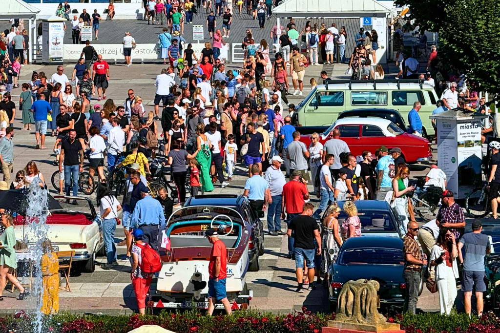 Święto motoryzacji w Sopocie! Zobacz na zdjęciach zabytkowe auta przy molo [FOTO]