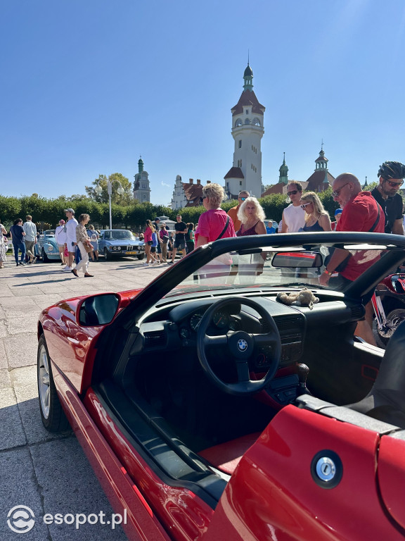 Święto motoryzacji w Sopocie! Zobacz na zdjęciach zabytkowe auta przy molo [FOTO]