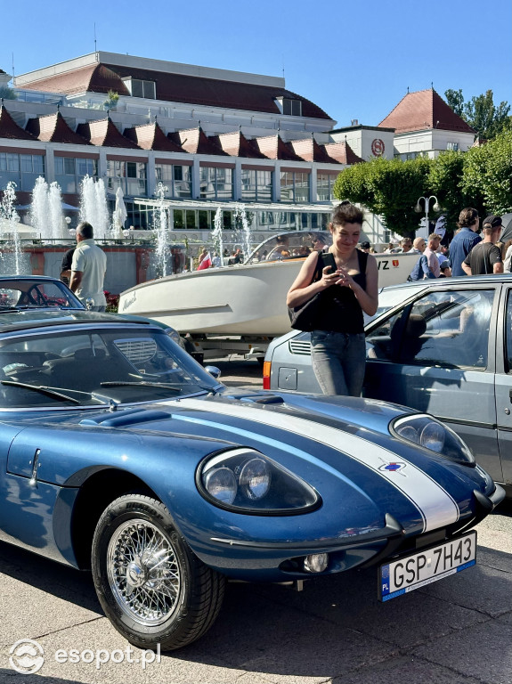 Święto motoryzacji w Sopocie! Zobacz na zdjęciach zabytkowe auta przy molo [FOTO]