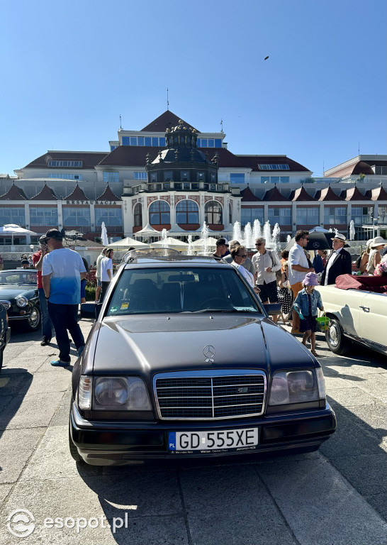 Święto motoryzacji w Sopocie! Zobacz na zdjęciach zabytkowe auta przy molo [FOTO]