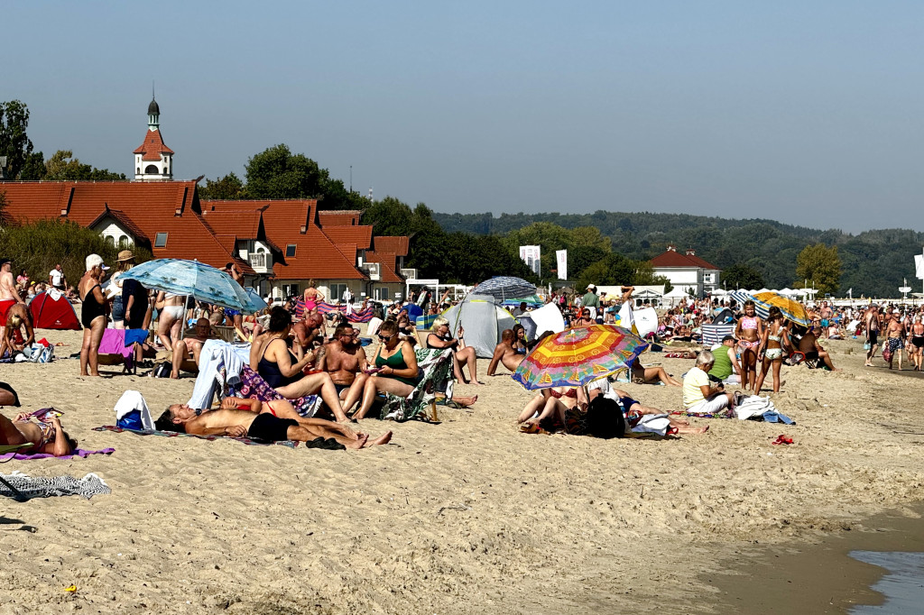 Plaża w Sopocie pękała w szwach! Zobacz wrześniowe tłumy na zdjęciach! [FOTO]