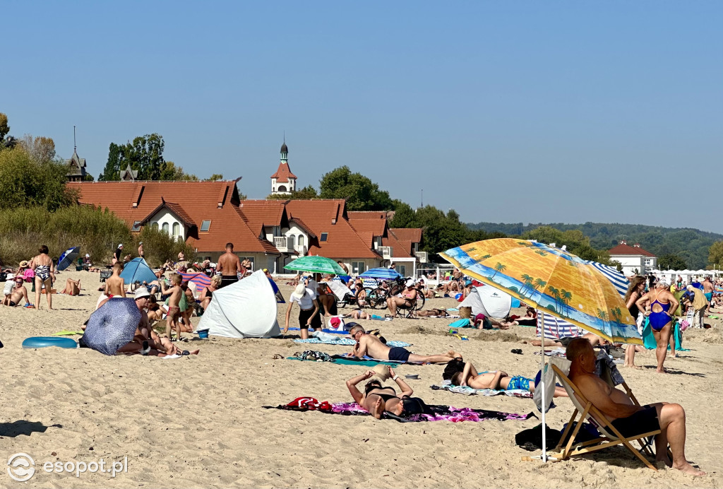 Plaża w Sopocie pękała w szwach! Zobacz wrześniowe tłumy na zdjęciach! [FOTO]