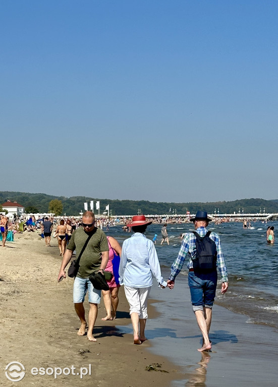 Plaża w Sopocie pękała w szwach! Zobacz wrześniowe tłumy na zdjęciach! [FOTO]