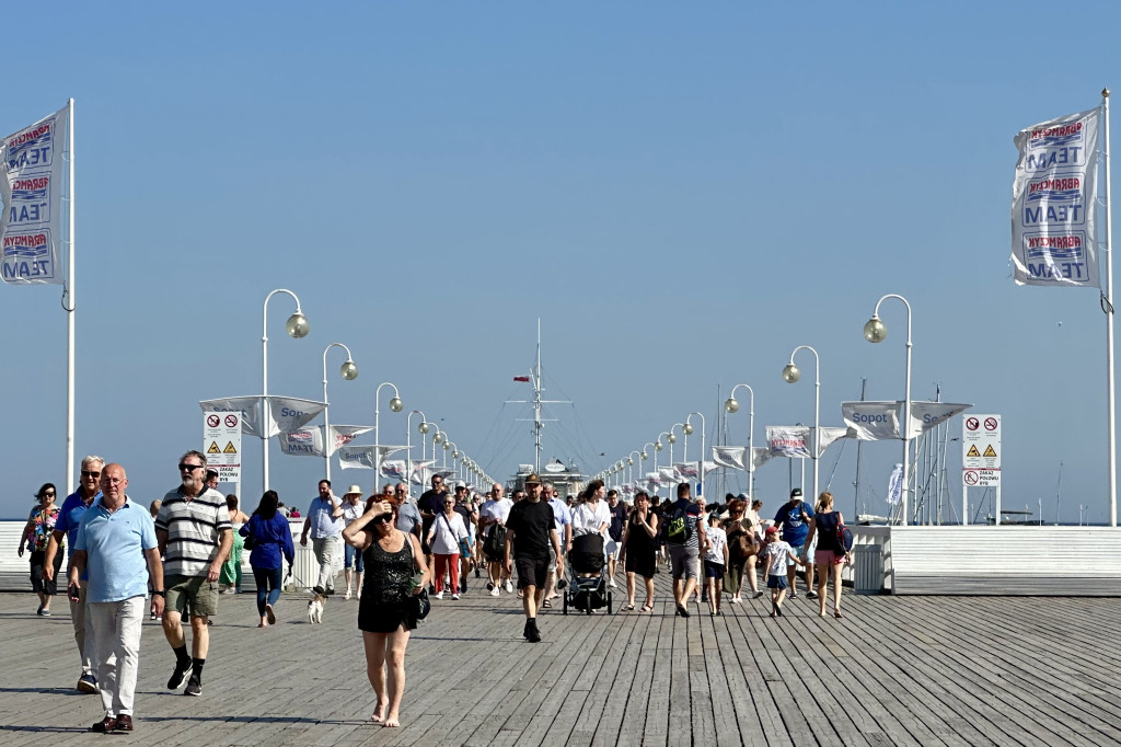 Wyjątkowy Sopot na zdjęciach! Turyści opanowują kurort nawet po wakacjach [FOTO]