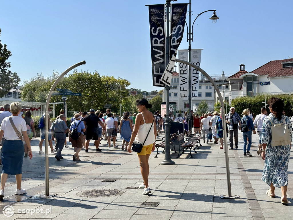 Wyjątkowy Sopot na zdjęciach! Turyści opanowują kurort nawet po wakacjach [FOTO]