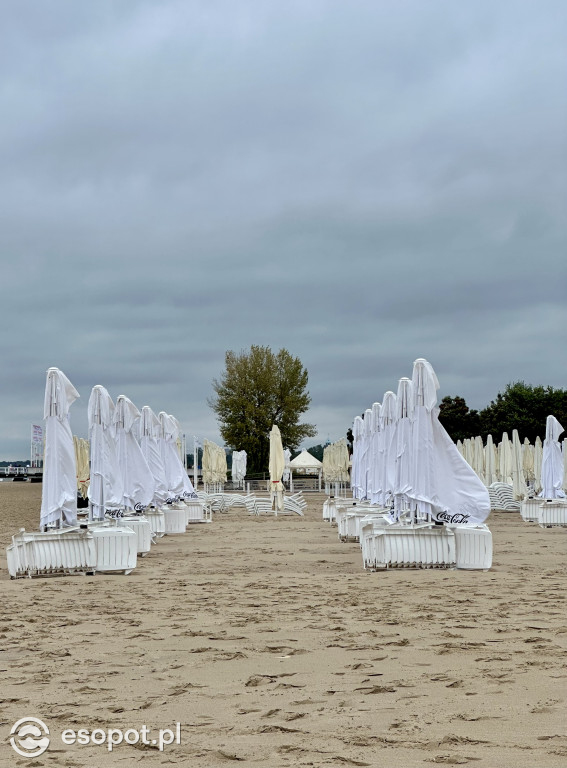 Klimatyczny Sopot na zdjęciach! Fale zawładnęły Bałtykiem [FOTO]