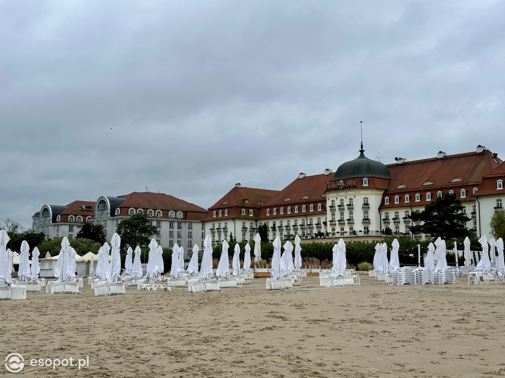 Klimatyczny Sopot na zdjęciach! Fale zawładnęły Bałtykiem [FOTO]