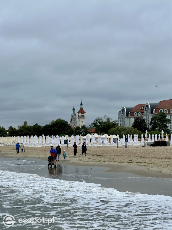 Klimatyczny Sopot na zdjęciach! Fale zawładnęły Bałtykiem [FOTO]