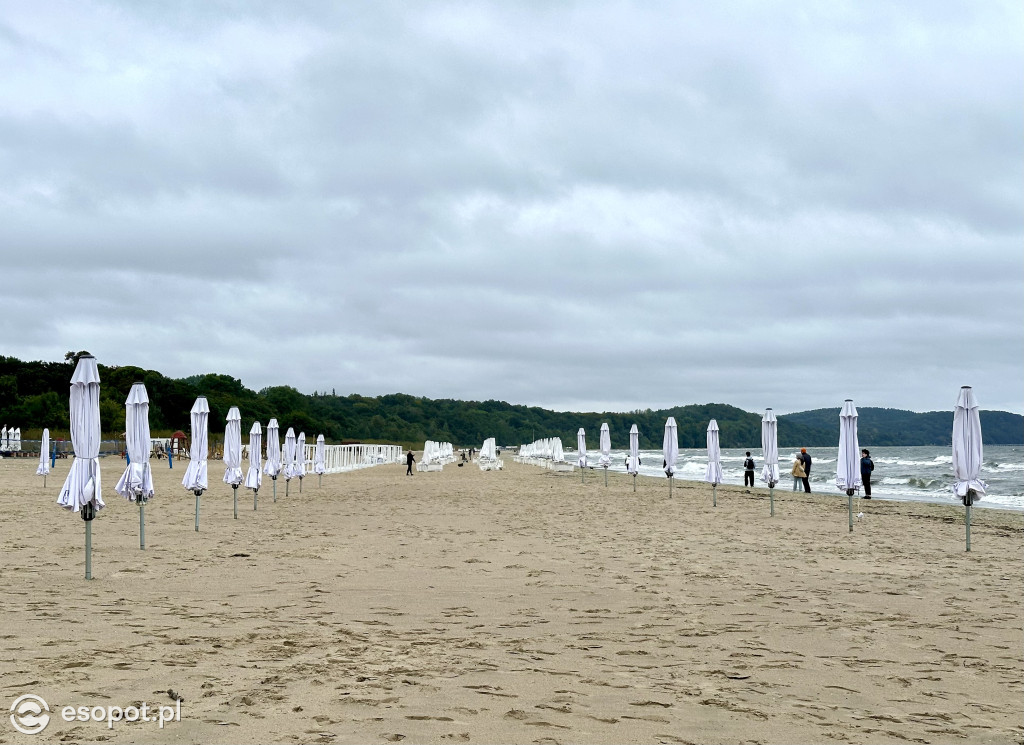 Klimatyczny Sopot na zdjęciach! Fale zawładnęły Bałtykiem [FOTO]