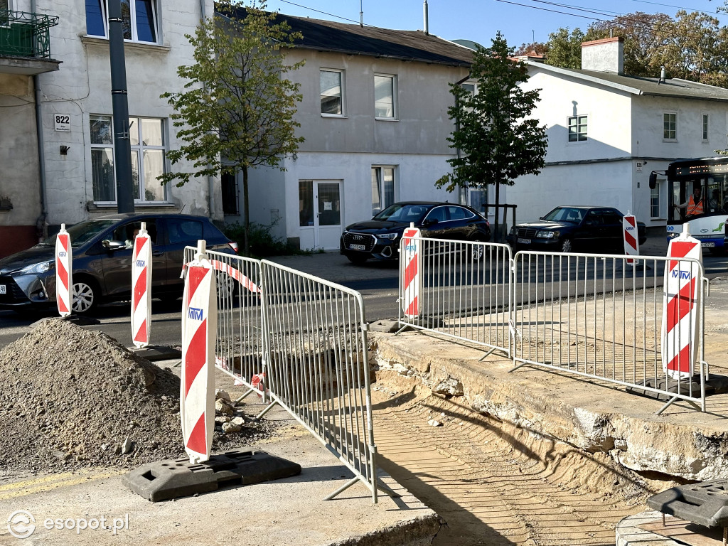 Szerszy chodnik, węższa jezdnia. Tak zmienia się najważniejsza ulica Sopotu [FOTO]