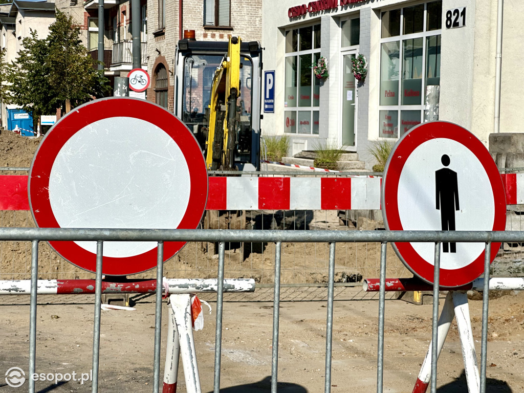 Szerszy chodnik, węższa jezdnia. Tak zmienia się najważniejsza ulica Sopotu [FOTO]