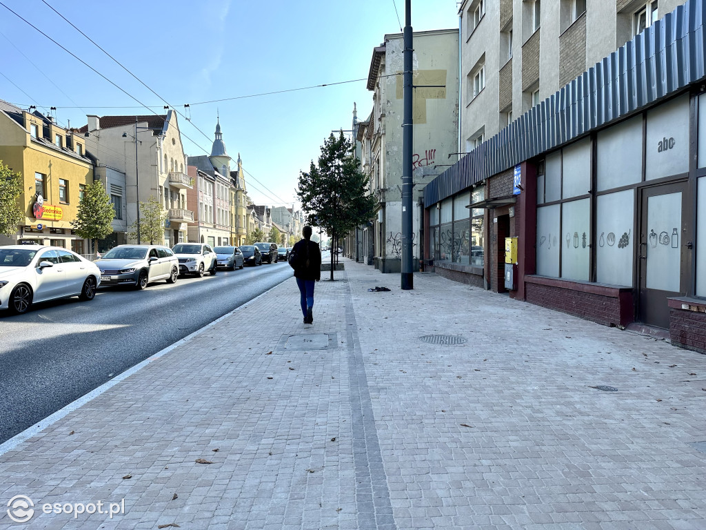 Szerszy chodnik, węższa jezdnia. Tak zmienia się najważniejsza ulica Sopotu [FOTO]