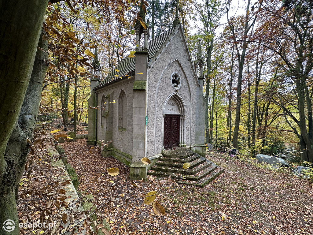 Odkrywamy wnętrza grobowca Herbstów w Sopocie! Co skrywa tajemnicza kaplica? [FOTO]