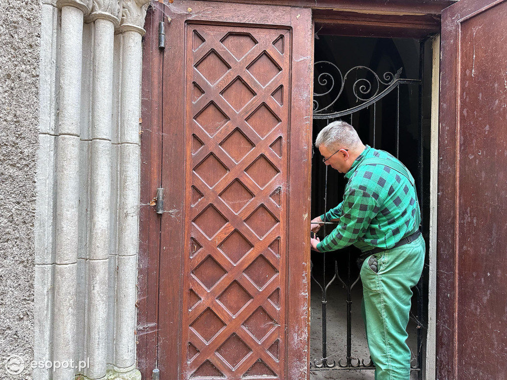 Odkrywamy wnętrza grobowca Herbstów w Sopocie! Co skrywa tajemnicza kaplica? [FOTO]