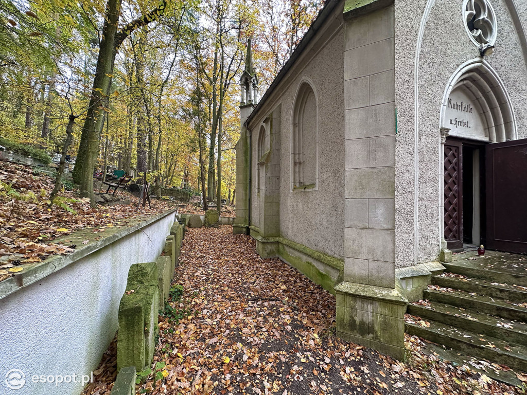 Odkrywamy wnętrza grobowca Herbstów w Sopocie! Co skrywa tajemnicza kaplica? [FOTO]