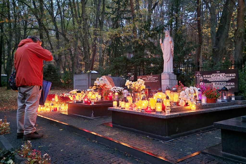 Wszystkich Świętych w Sopocie. Kurort w listopadowej zadumie [FOTO]