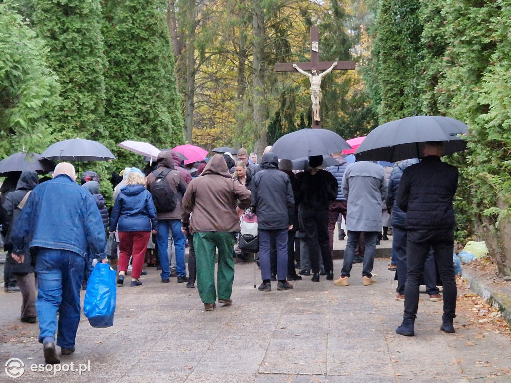 Wszystkich Świętych w Sopocie. Kurort w listopadowej zadumie [FOTO]