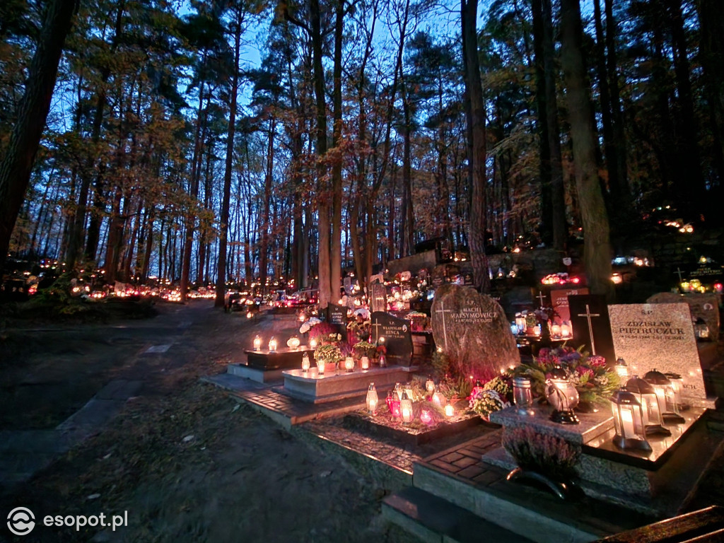 Wszystkich Świętych w Sopocie. Kurort w listopadowej zadumie [FOTO]