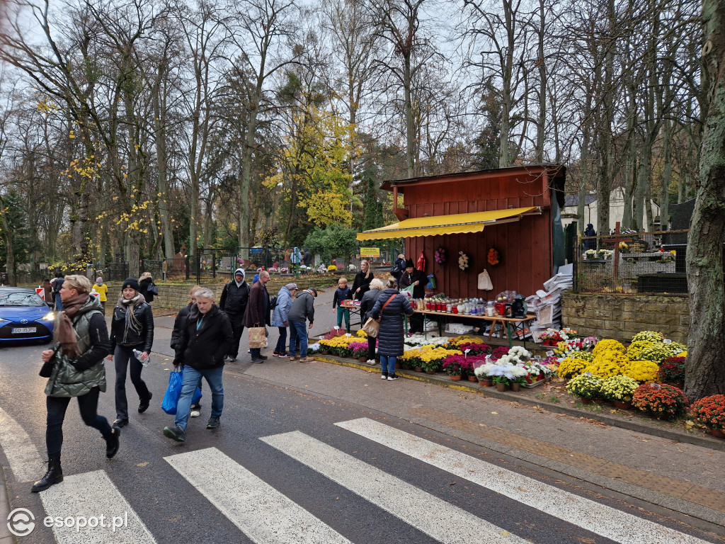 Wszystkich Świętych w Sopocie. Kurort w listopadowej zadumie [FOTO]