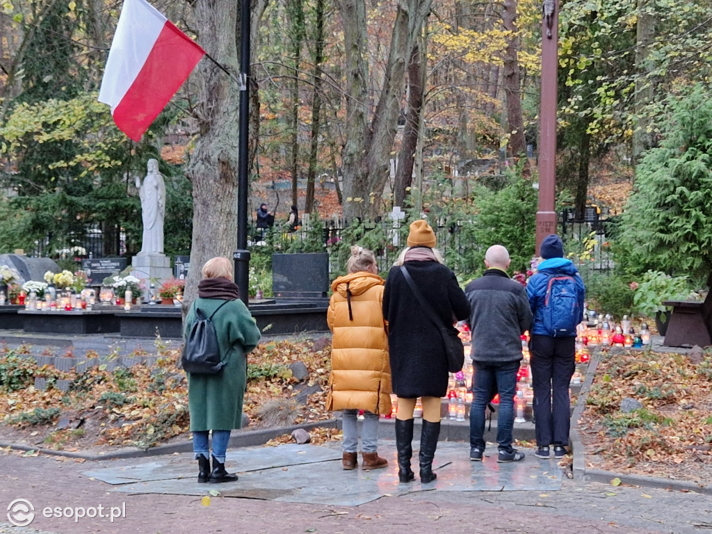 Wszystkich Świętych w Sopocie. Kurort w listopadowej zadumie [FOTO]