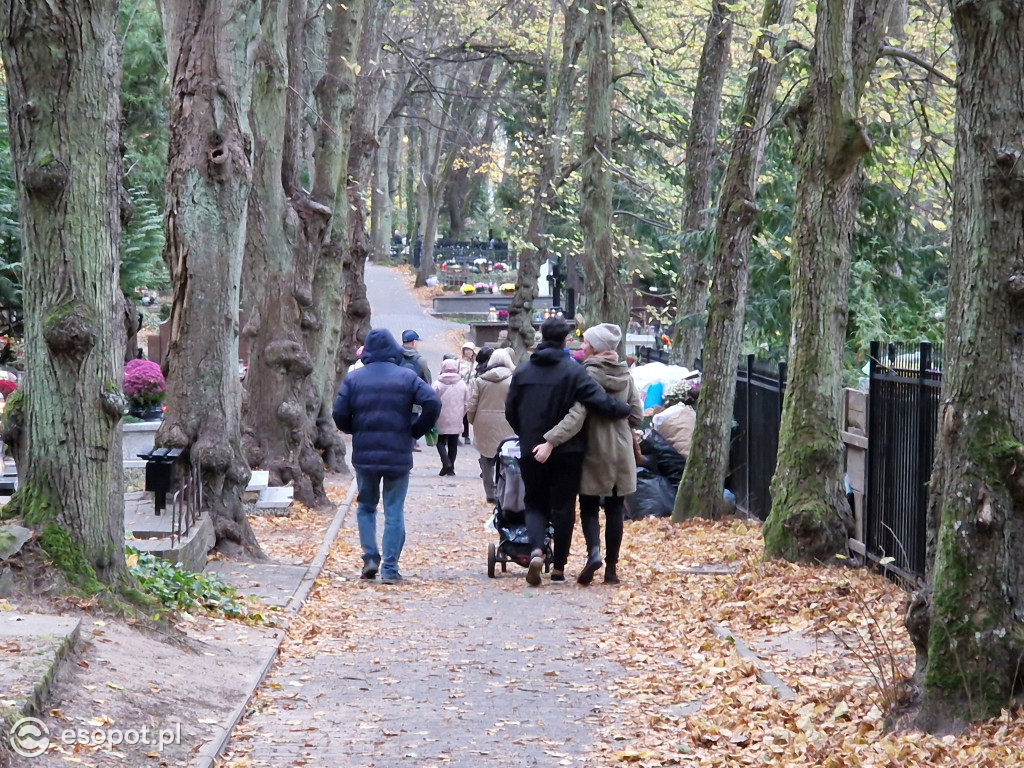 Wszystkich Świętych w Sopocie. Kurort w listopadowej zadumie [FOTO]