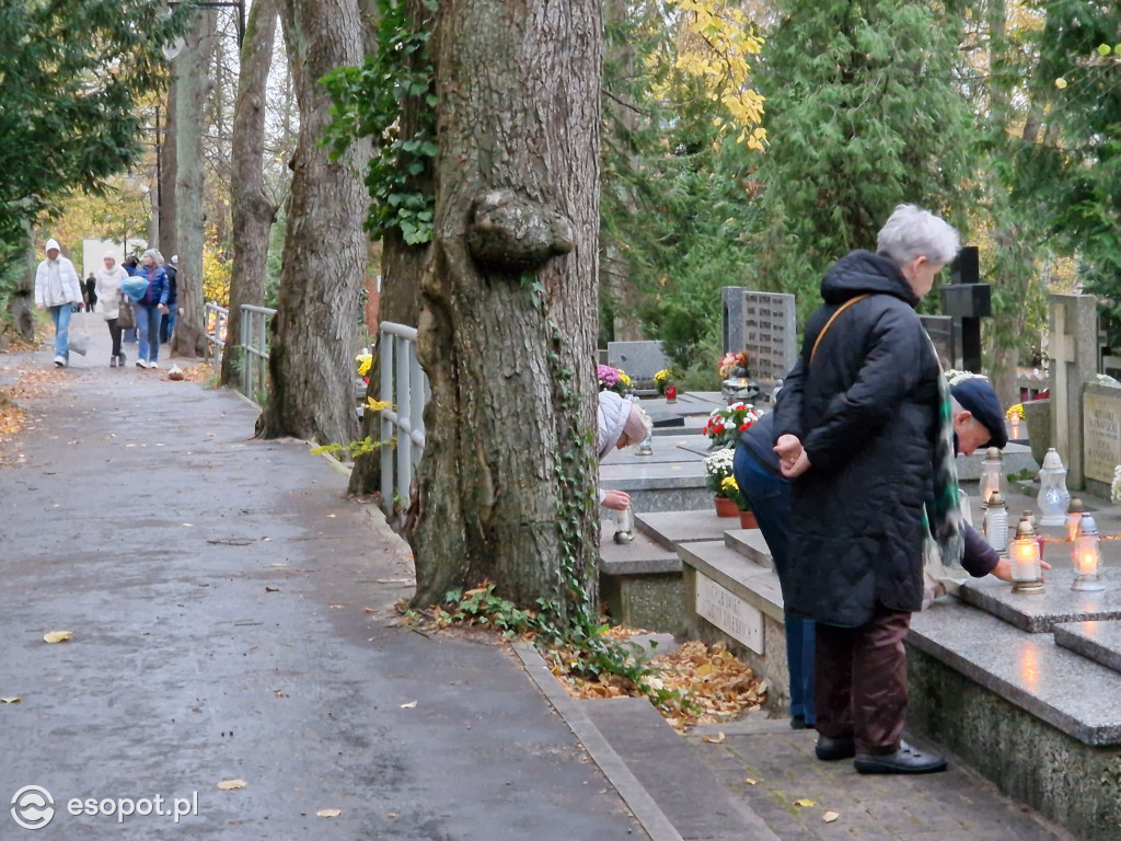 Wszystkich Świętych w Sopocie. Kurort w listopadowej zadumie [FOTO]