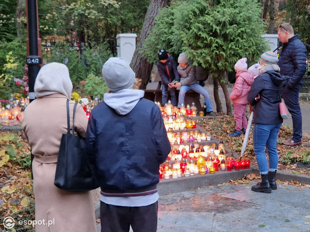 Wszystkich Świętych w Sopocie. Kurort w listopadowej zadumie [FOTO]