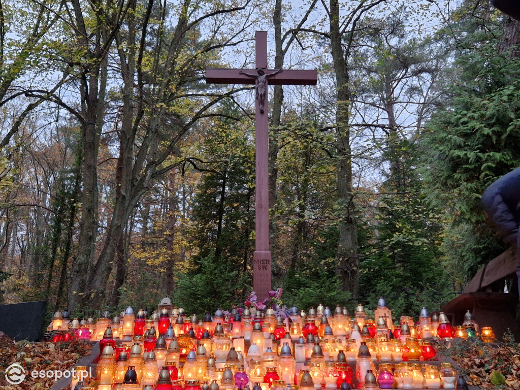 Wszystkich Świętych w Sopocie. Kurort w listopadowej zadumie [FOTO]