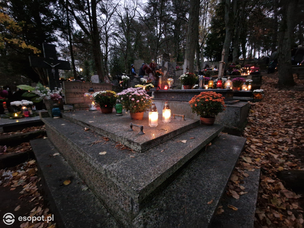 Wszystkich Świętych w Sopocie. Kurort w listopadowej zadumie [FOTO]