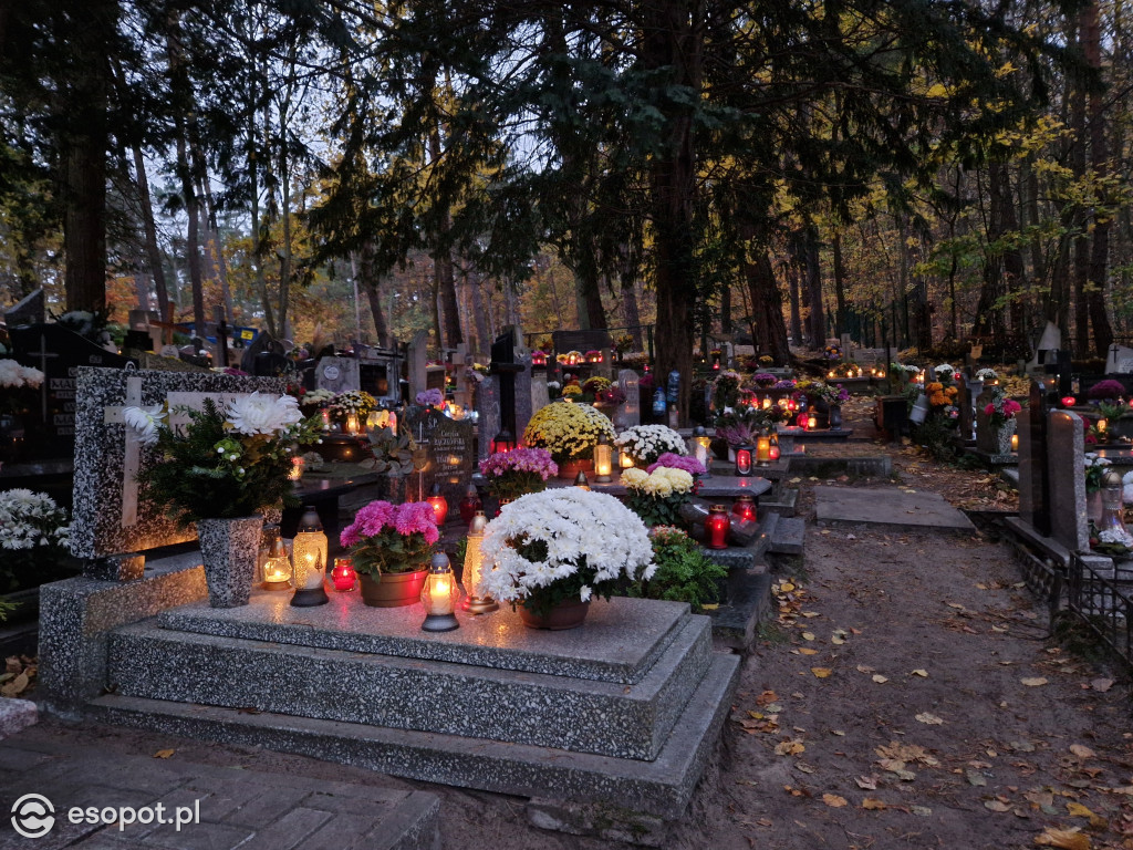 Wszystkich Świętych w Sopocie. Kurort w listopadowej zadumie [FOTO]