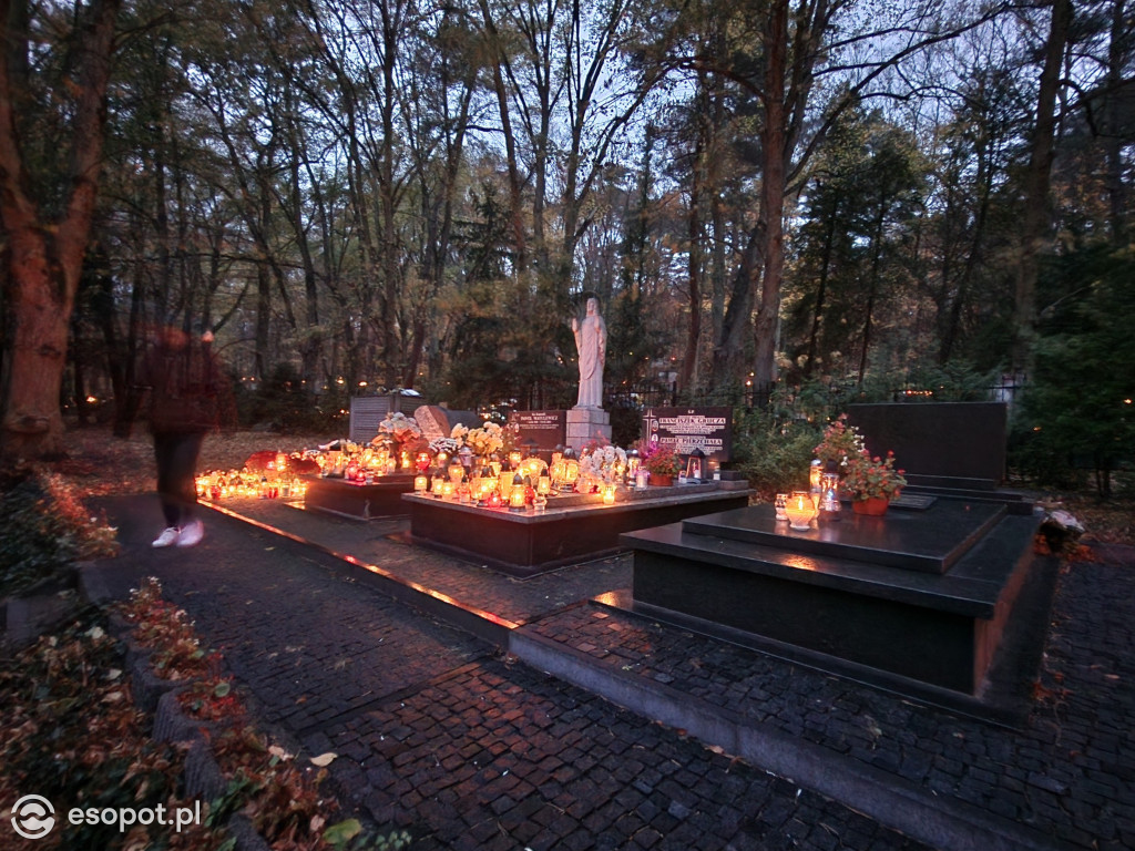 Wszystkich Świętych w Sopocie. Kurort w listopadowej zadumie [FOTO]