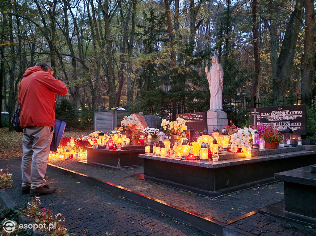 Wszystkich Świętych w Sopocie. Kurort w listopadowej zadumie [FOTO]