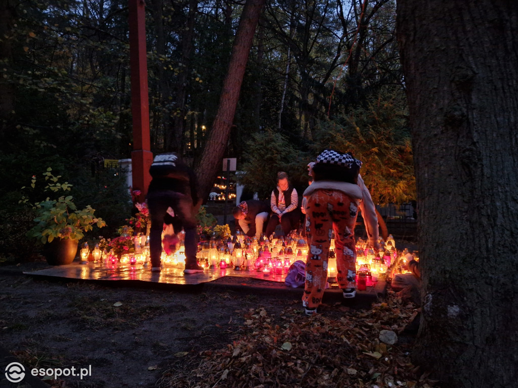 Wszystkich Świętych w Sopocie. Kurort w listopadowej zadumie [FOTO]