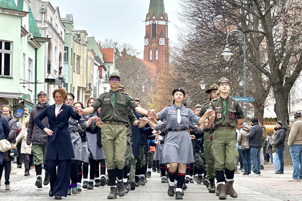 Polonez, hymn i parada! Tak Sopot uczcił Święto Niepodległości [FOTO]