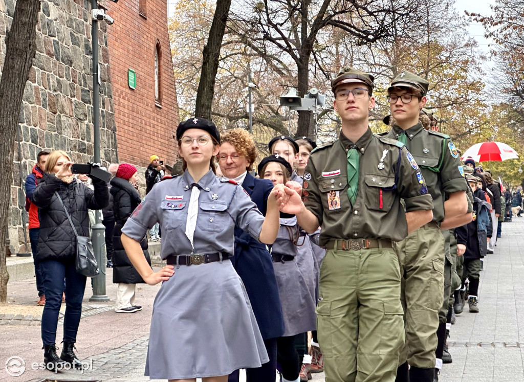 Polonez, hymn i parada! Tak Sopot uczcił Święto Niepodległości [FOTO]