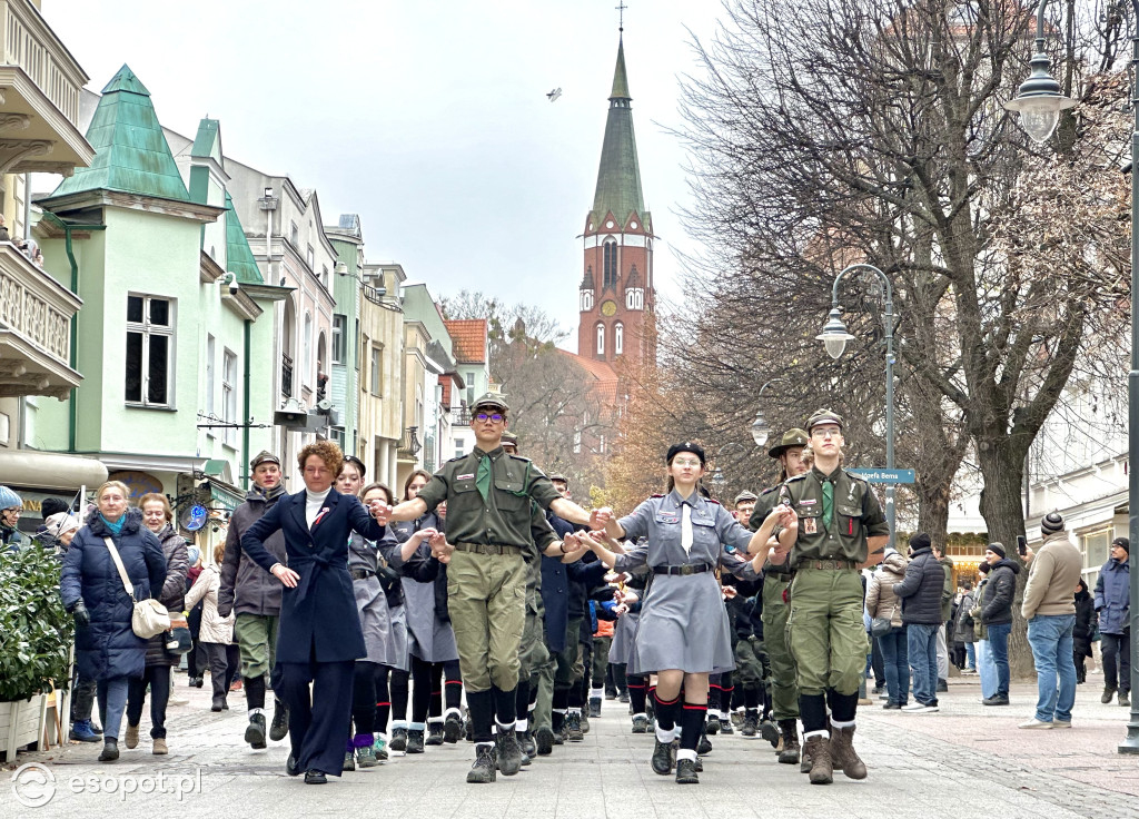 Polonez, hymn i parada! Tak Sopot uczcił Święto Niepodległości [FOTO]