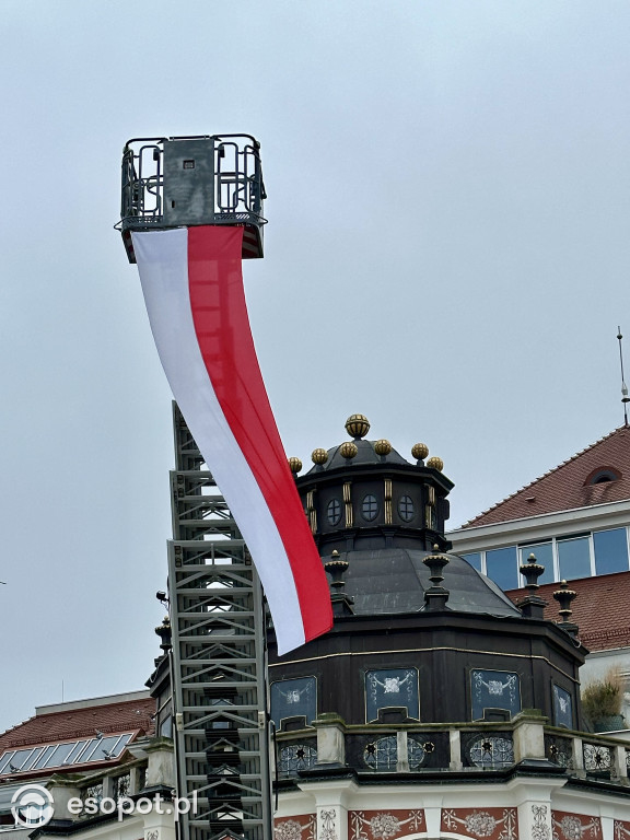 Polonez, hymn i parada! Tak Sopot uczcił Święto Niepodległości [FOTO]